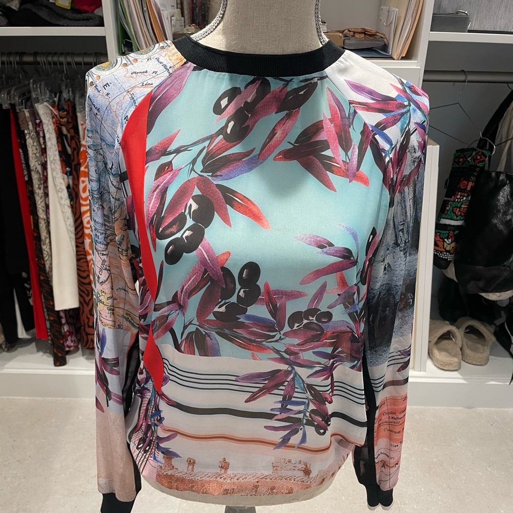 Clover canyon colorful top gently used. Size small.